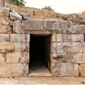 Orchomenos, Treasury of Minyas, the entrance on the secret room