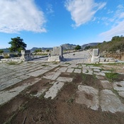 Tripylon leading to the Decumanus
