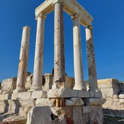 Monumental nymphaeum