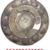 Platter with scallop-shell rim (cat. no 5) (D. Bota, Vinkovci Museum).