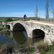 Puente Romano sobre La Esgueva en Castronuevo
