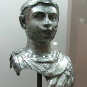 Trésor de Vaise : buste en argent de jeune homme en cuirasse (peut-être un empereur, non identifié) - Musée gallo-romain de Fourvière - Lyon
