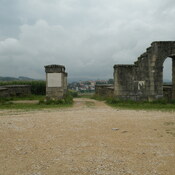 Porte de l’Est de l’enceinte romaine d’Aventicum.