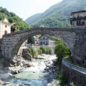 Castelli valle d'Aosta, Pont Saint Martin