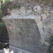 Puente romano en La Puebla de Naciados