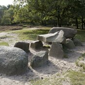 Hunebed D10: Hunebed, gelegen in de Gasterse Duinen