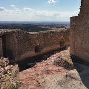 Castillo de Almoguera - Vista de la primera liza (espacio entre dos recintos)