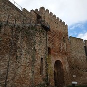 Puerta de acceso bajo torre, parte interior.