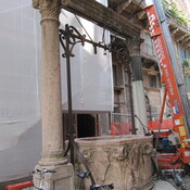 Brunnen aus römischen Säulen