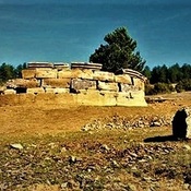 Kayı village, Tomb