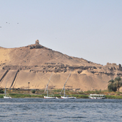 Kubbet el-Hawa, Rock tombs