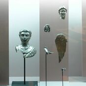 Trésor de Lyon-Vaise, découvert en 1992. Objets romains de de la seconde moitié du IIIe siècle