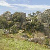 Peña del Pendón sobre la cumbre del Teso de San Cristóbal