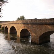 Puente hacia Cerezo de Mohernando